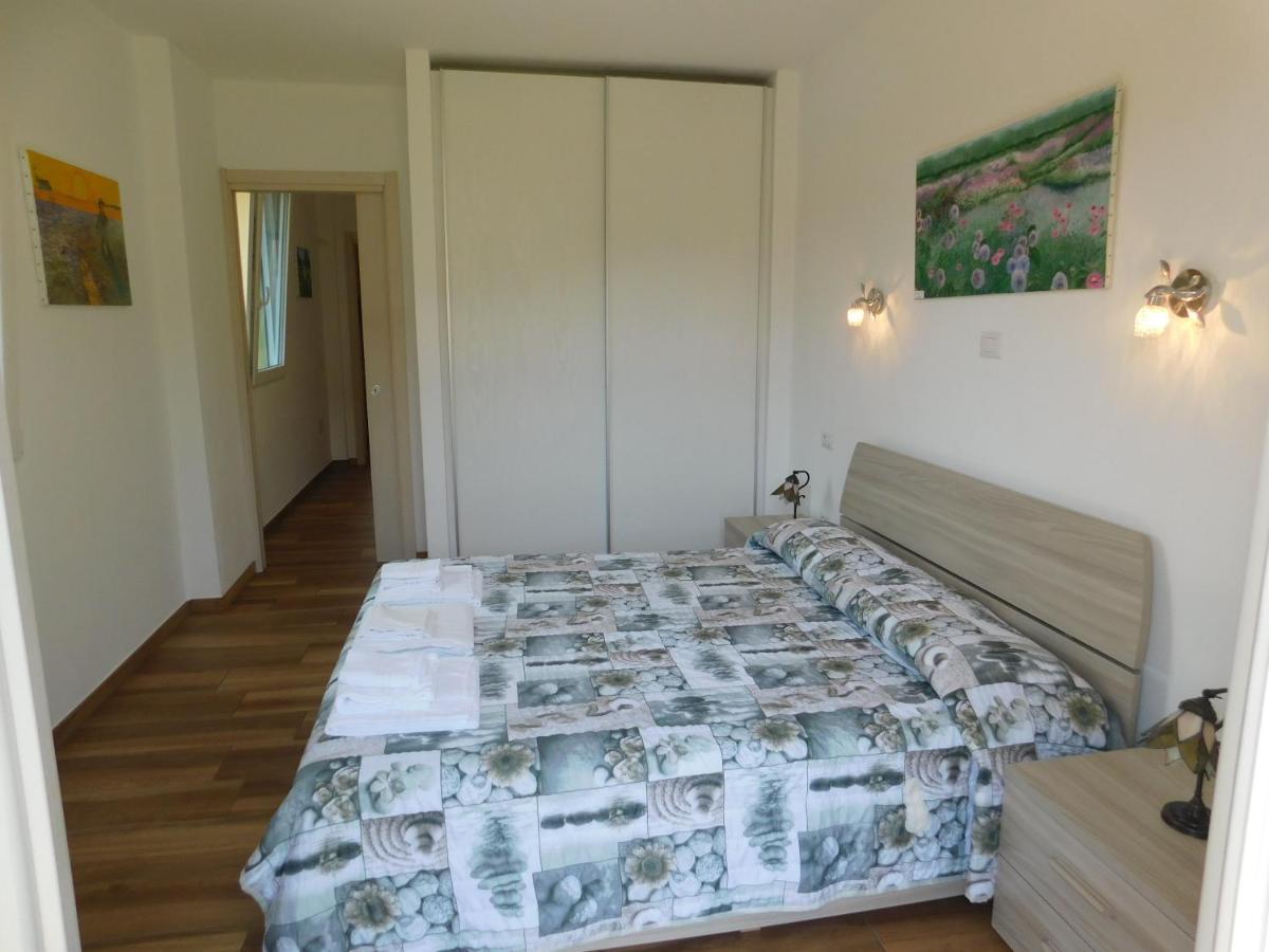 Villa Haus Am See à Porto Valtravaglia Extérieur photo