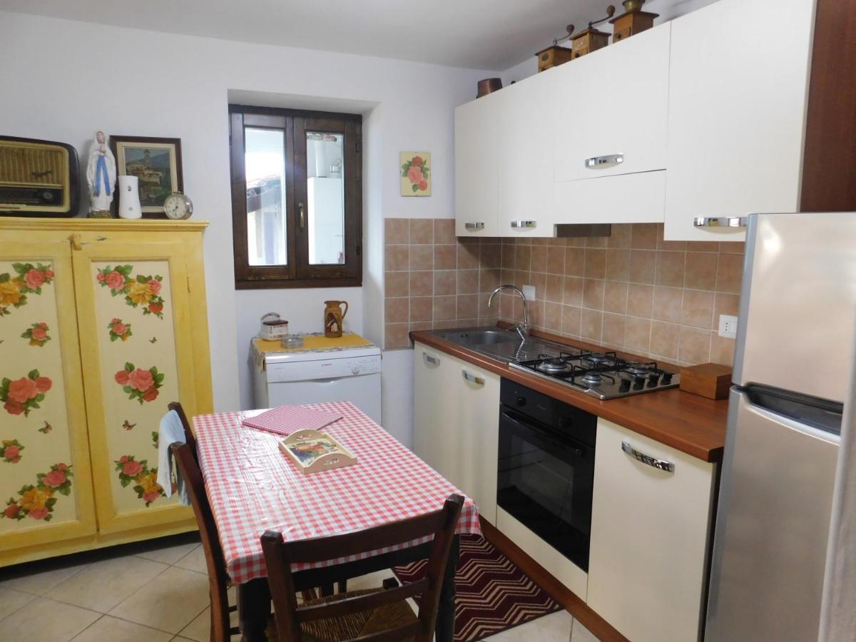 Villa Haus Am See à Porto Valtravaglia Extérieur photo