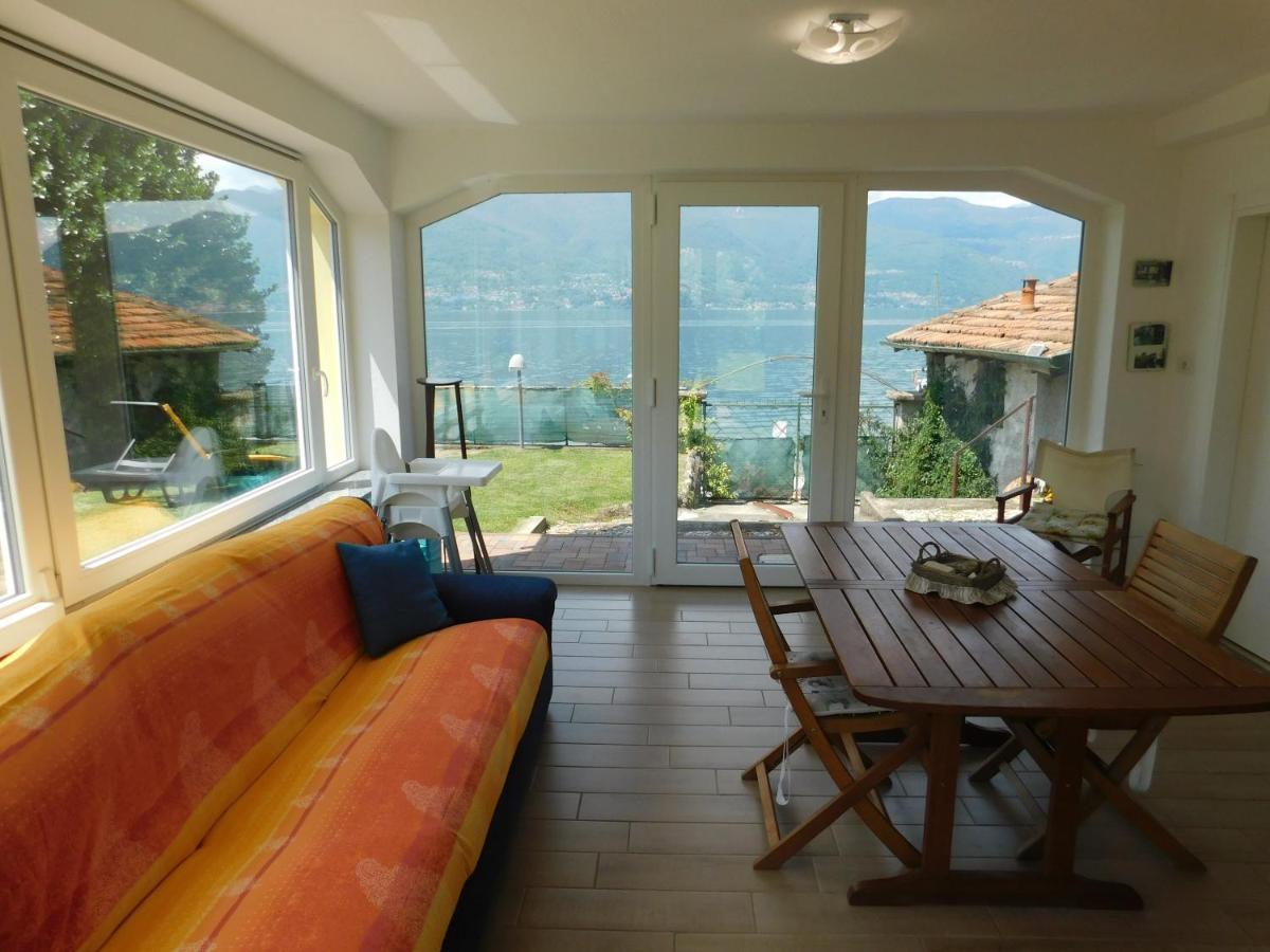 Villa Haus Am See à Porto Valtravaglia Extérieur photo