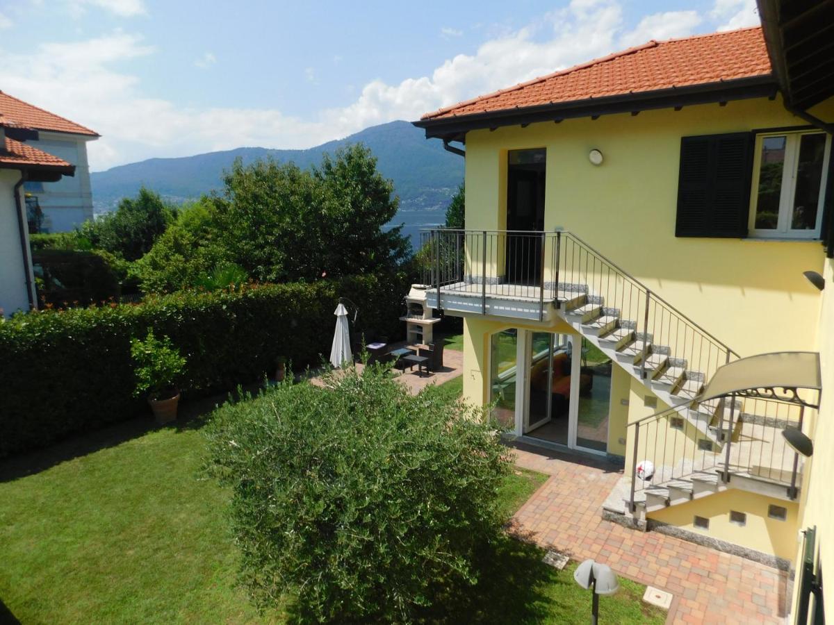 Villa Haus Am See à Porto Valtravaglia Extérieur photo